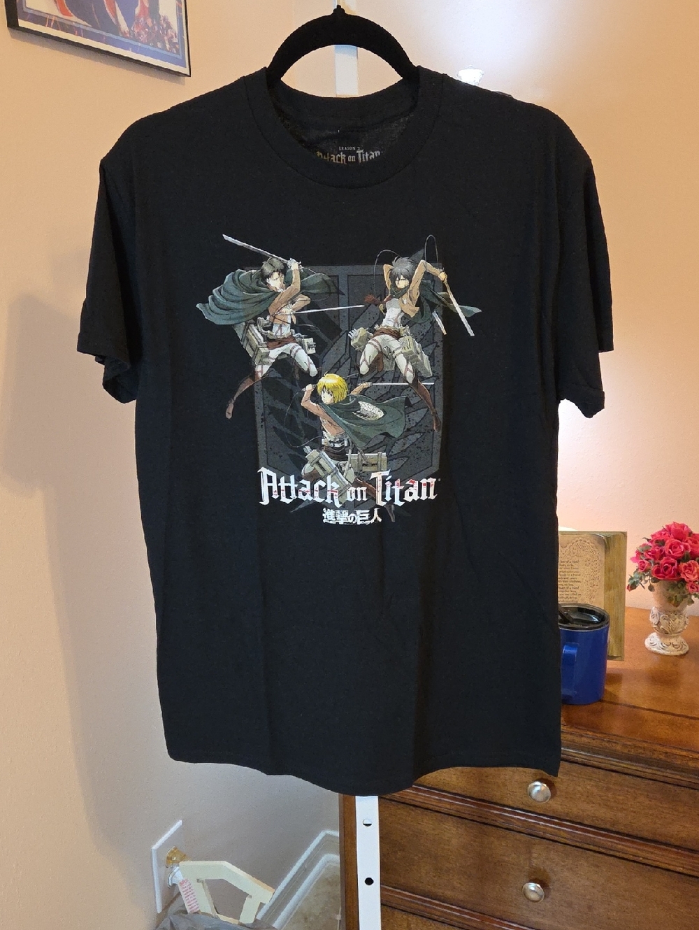 Attack on Titan Black Graphic Tee - Men